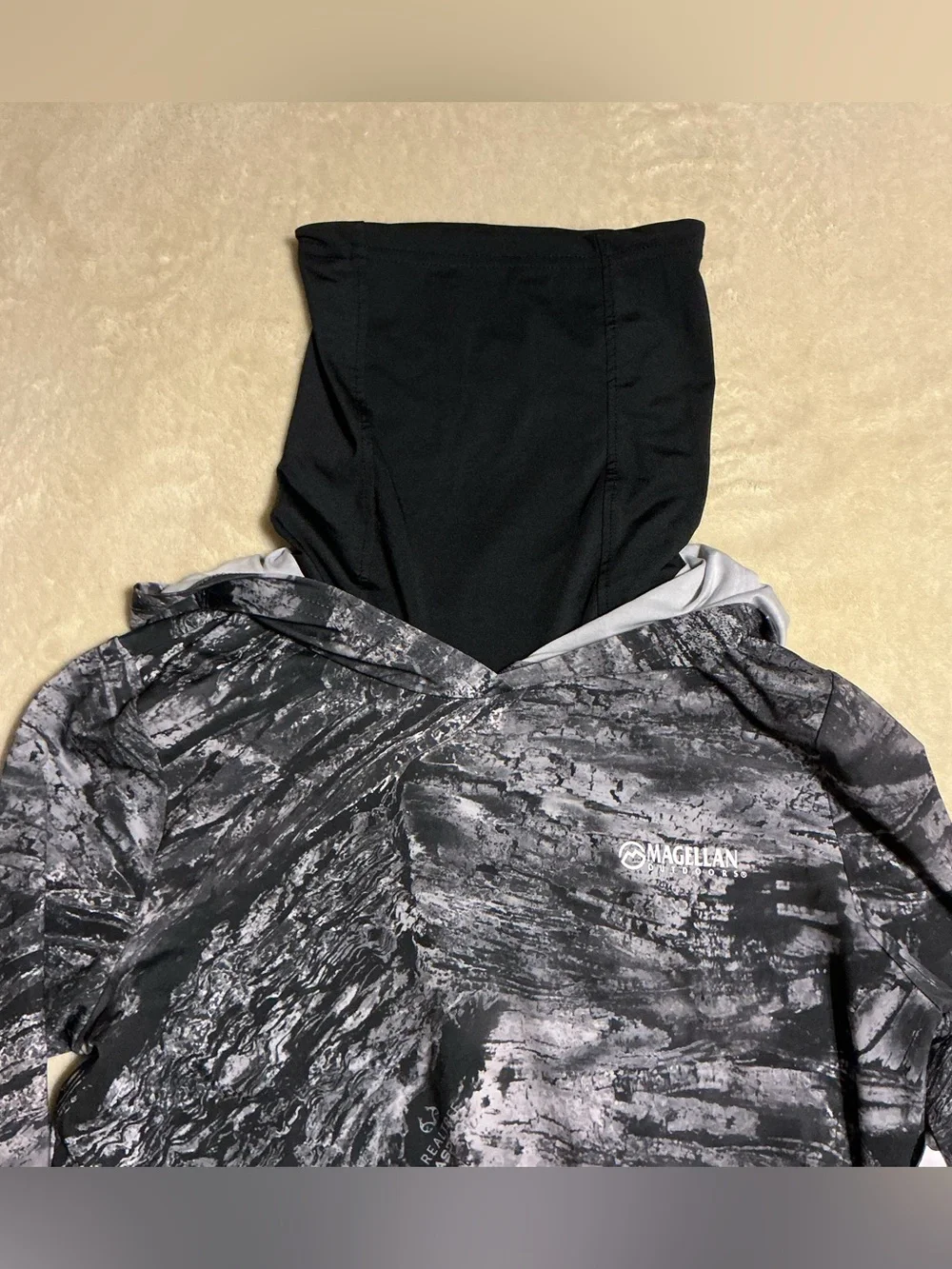 Magellan Outdoors Kids Black and Gray Camo Hooded Swim Rashguard